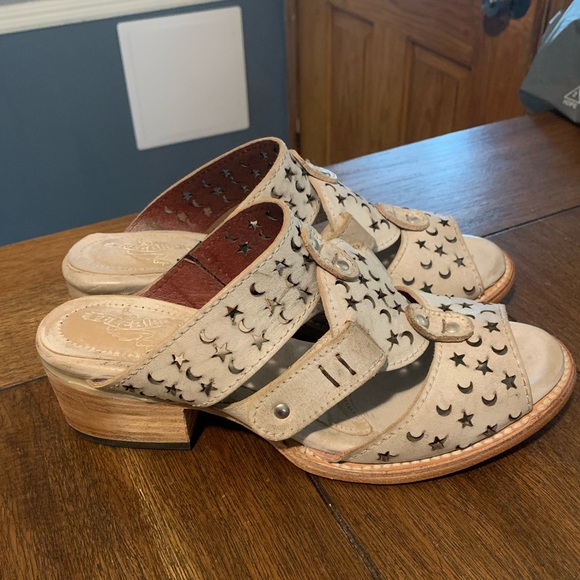 Freebird by Steven Star Cutout Sandals - Gray and Tan - Picture 4 of 6